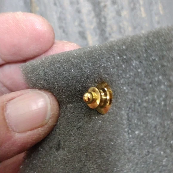 🎁🎄 VINTAGE AVON 1992 ENAMEL PEACE PIN - Picture 3 of 6